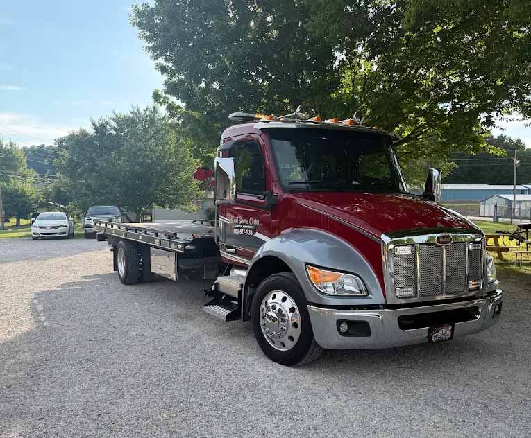 Semi truck parked roadside during a towing and recovery call near London, KY